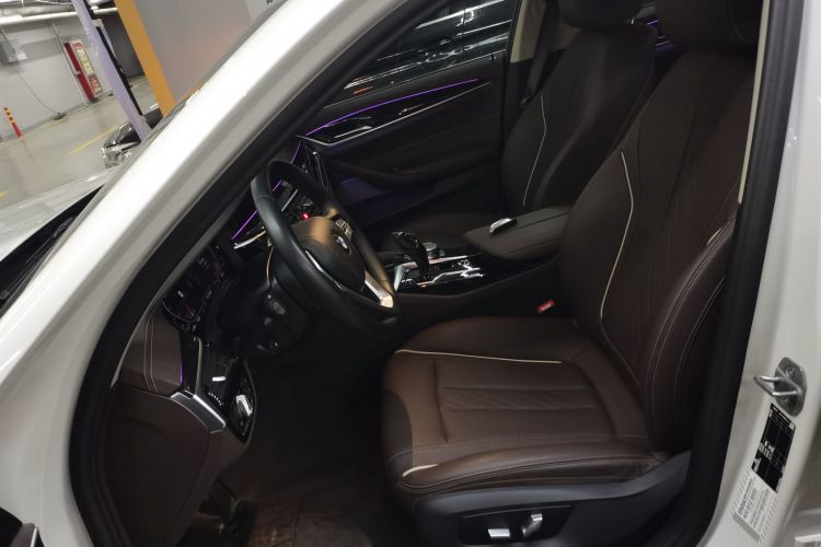 宝马5系 2022款 改款二 525Li 豪华套装中控内饰19