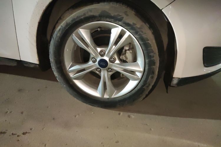 福特 福克斯 2018款 两厢经典 1.6L 自动舒适型智行版车身外观6007