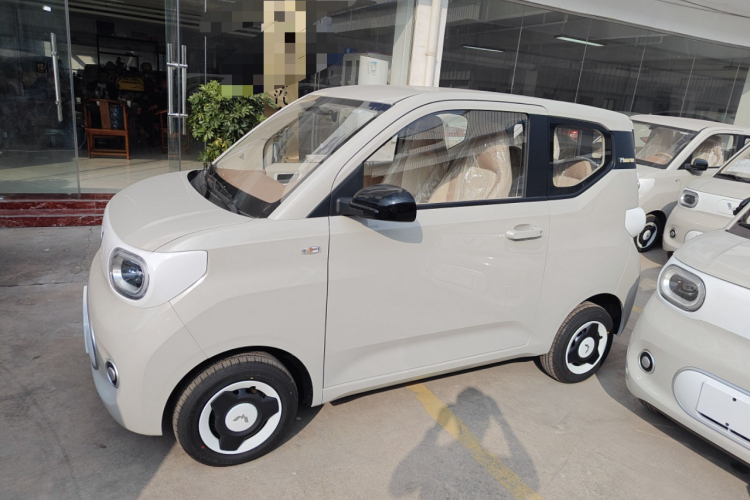 五菱汽车 宏光MINIEV 2024款 第三代 215km 青春版车身外观4