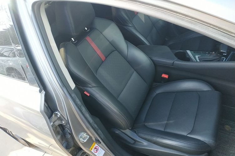 长安 逸动 2020款 PLUS 蓝鲸NE 1.4T GDI DCT尊贵型局部细节41