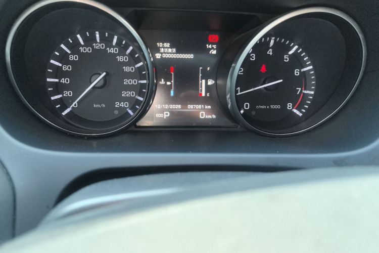 路虎 发现神行 2016款 2.0T SE中控内饰15