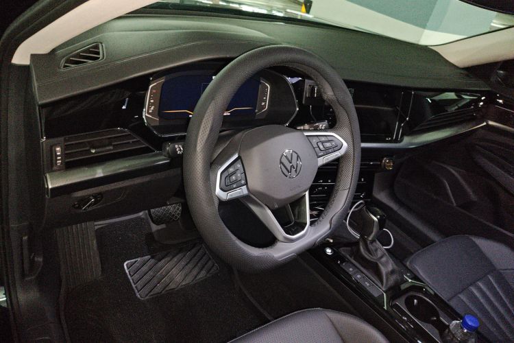 大众 帕萨特 2025款 出众款 330TSI 星空精英版中控内饰12