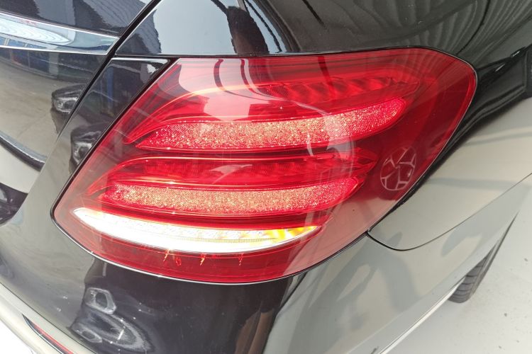 奔驰E级 2020款 改款 E 300 L 殊享版车身外观6006