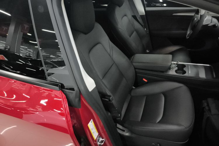 特斯拉 Model Y 2021款 长续航全轮驱动版局部细节41