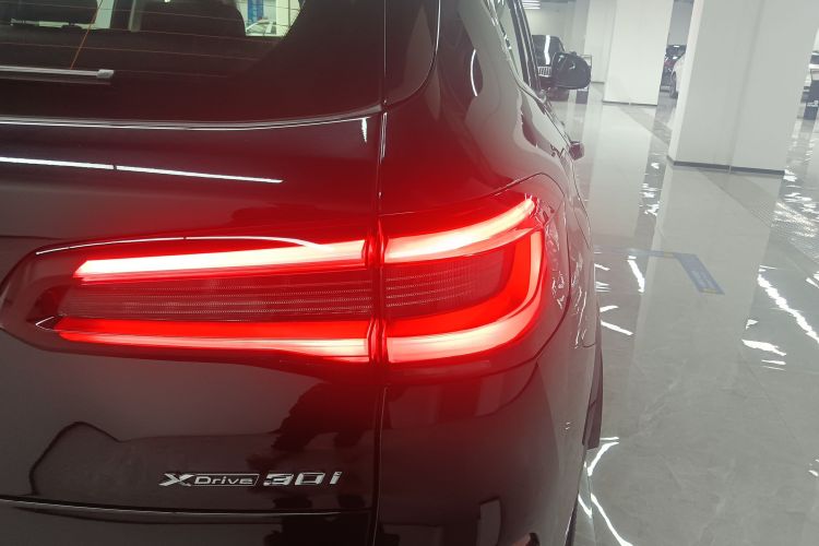 宝马X5(进口) 2021款 改款 xDrive30i M运动套装车身外观9