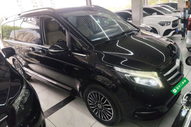 奔驰V级 2018款 V 260 尊贵版 国VI车身外观6002