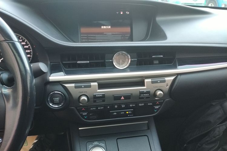 雷克萨斯ES 2014款 250 舒适版局部细节16