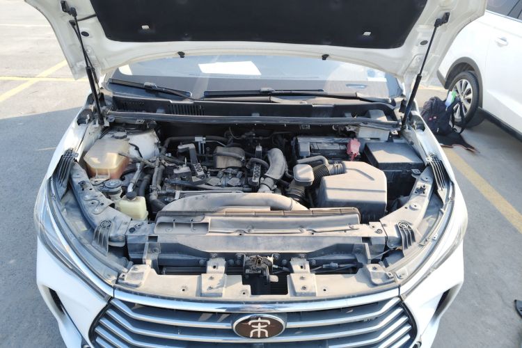 比亚迪 宋MAX 2017款 1.5T 自动智联精英型 7座机舱底盘24