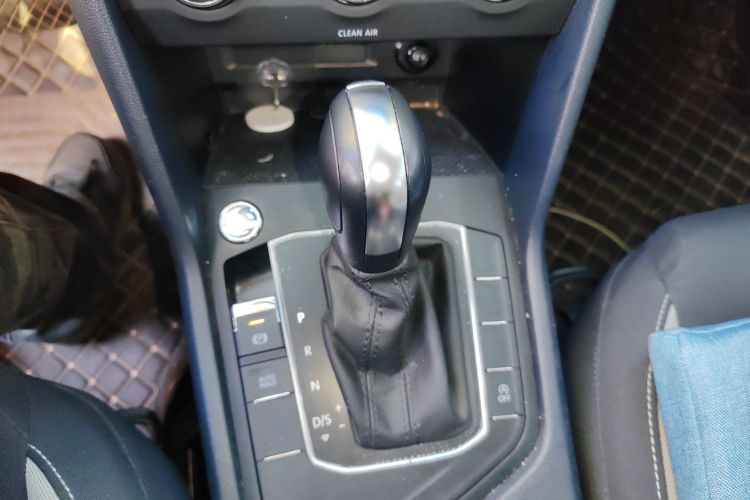 大众 途岳 2023款 300TSI 两驱新月版中控内饰18