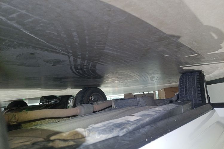 路虎 神行者2 2014款 2.0T Si4 SE汽油版局部细节9001