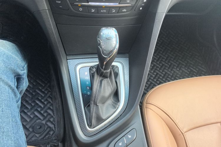 别克 英朗 2018款 18T 自动旗舰型中控内饰18