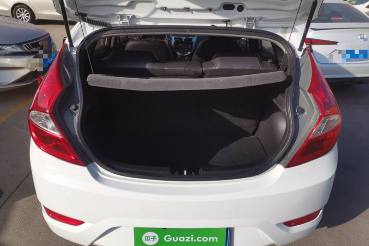 现代 瑞奕 2014款 1.4L 手动GLX机舱底盘23