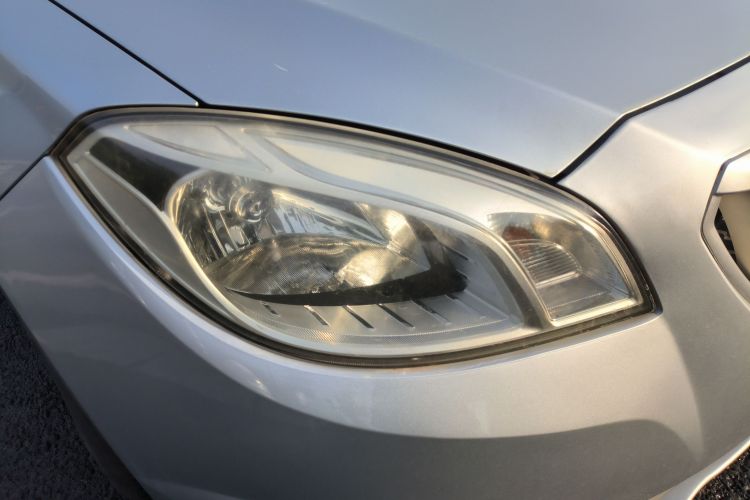 中华H330 2013款 1.5L 手动舒适型车身外观8