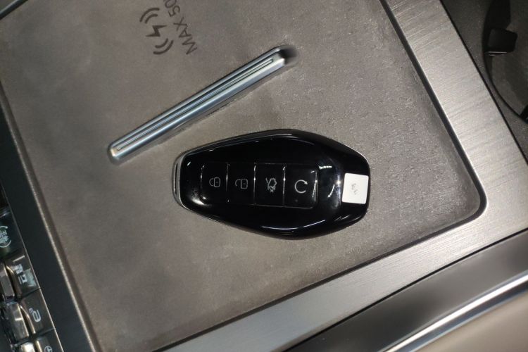 腾势N9 2025款 尊荣型中控内饰11