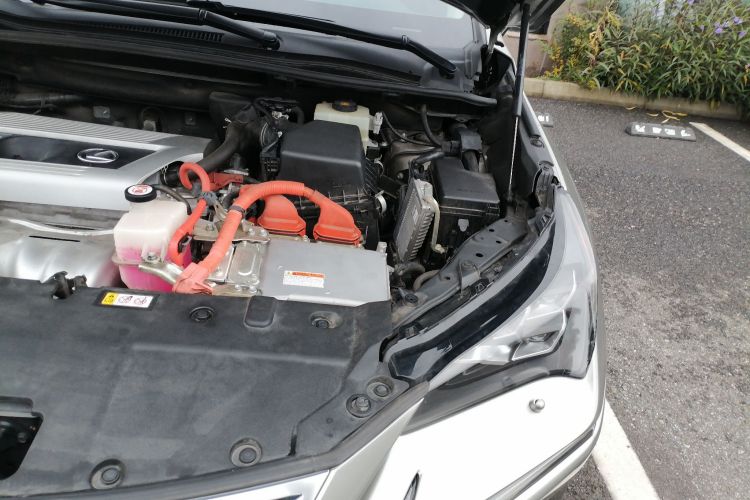 雷克萨斯NX 2018款 300h 前驱 锋尚版 国VI机舱底盘26