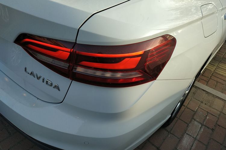 大众 朗逸 2023款 改款 1.5L 自动得逸版车身外观9