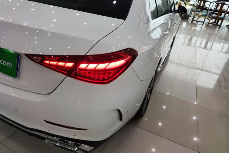 奔驰C级 2022款 改款 C 200 L 运动版车身外观9