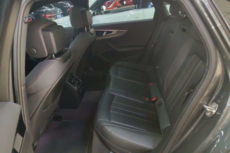 奥迪A4L 2024款 40 TFSI quattro RS套件燃速型中控内饰21