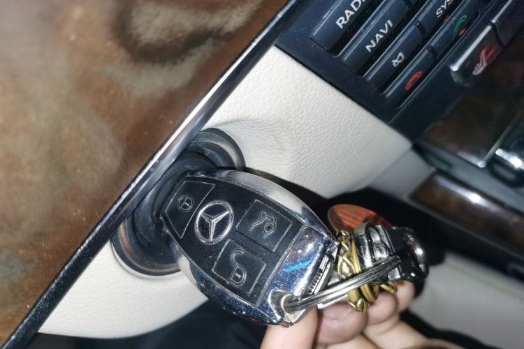 奔驰E级 2014款 E 260 L 豪华型中控内饰7001