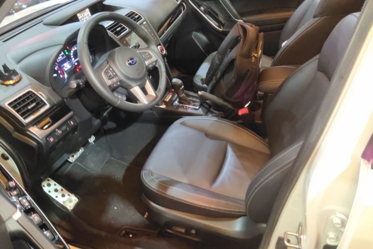 斯巴鲁 森林人 2018款 2.0i 时尚导航版局部细节19