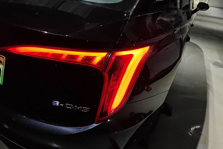 红旗E-QM5 2023款 改款 基础出行版车身外观9