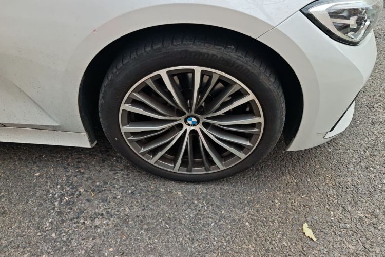 宝马3系 2021款 320i 运动套装车身外观10