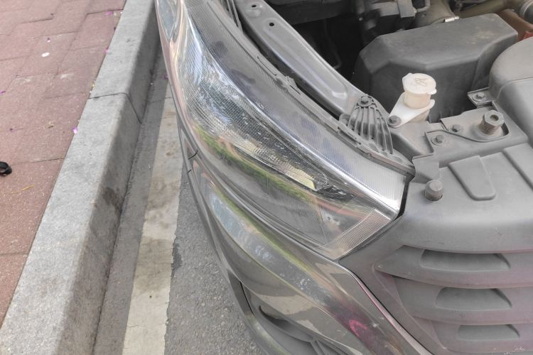 金杯 金海狮 2023款 2.0L 客车旅行狮 5/6/7座车身外观6006