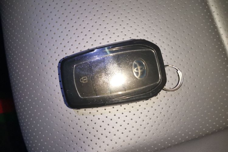 丰田 赛那SIENNA 2023款 2.5L混动 舒适版中控内饰11