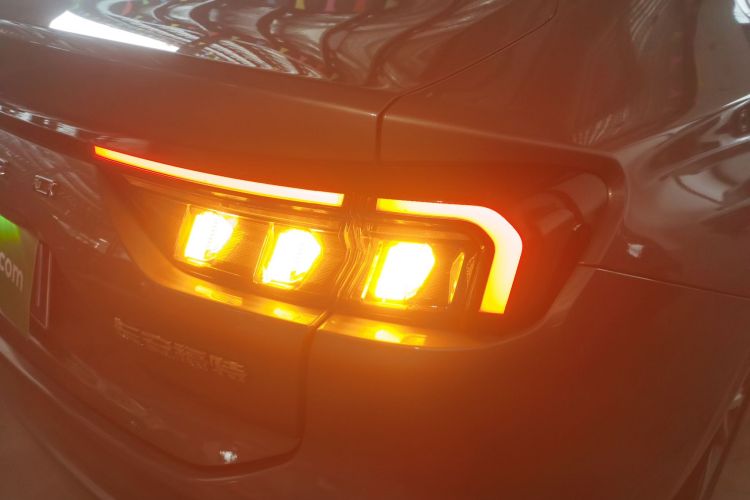 福特 蒙迪欧 2022款 改款 EcoBoost 245 豪华型车身外观9