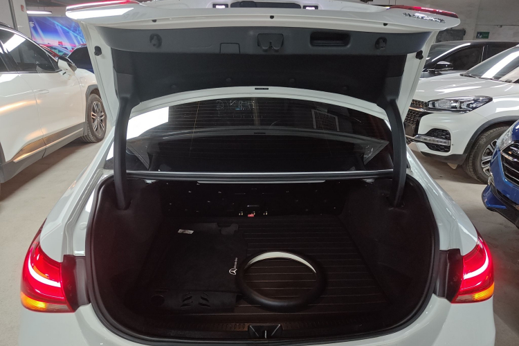 奔驰A级 2022款 改款 A 180 L 运动轿车局部细节23