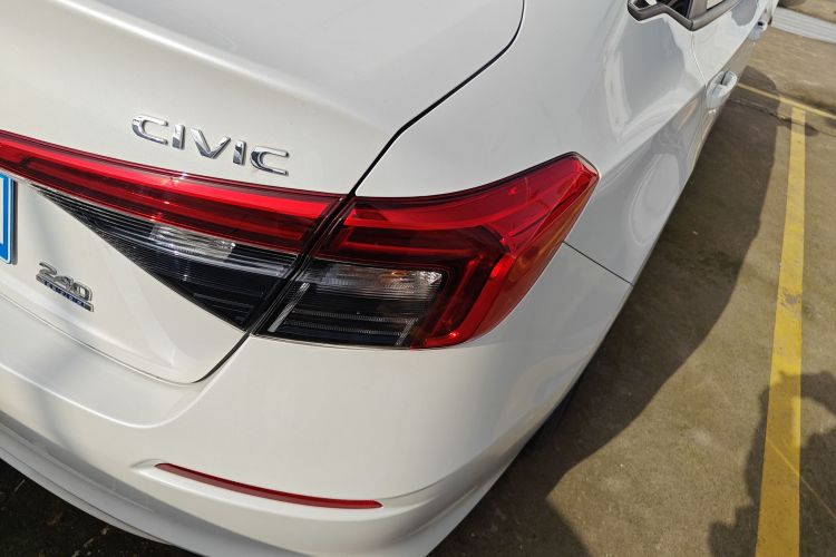 本田 思域 2023款 240TURBO CVT劲势版车身外观9