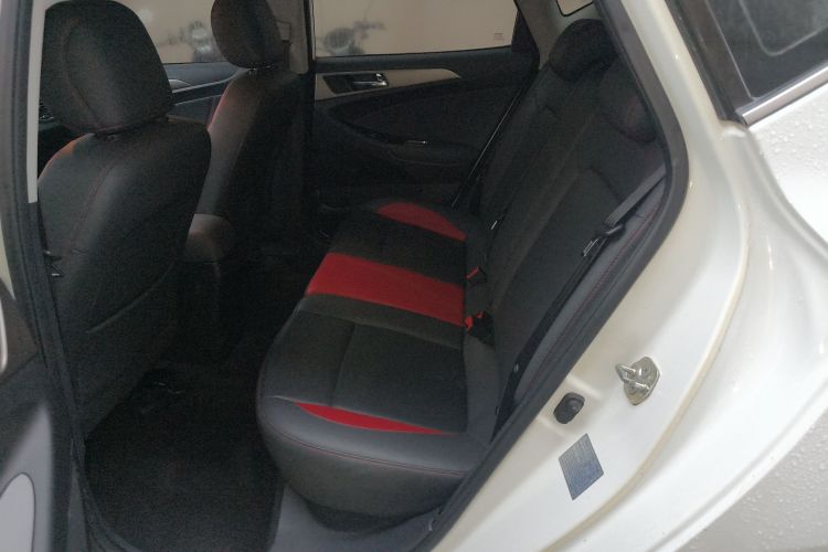 长安 逸动 2016款 XT 1.6L 手动俊酷型中控内饰21