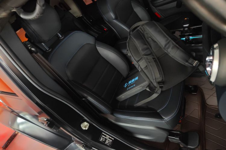 北京BJ40 2023款 2.0D 自动四驱刀锋英雄版侠客型局部细节41