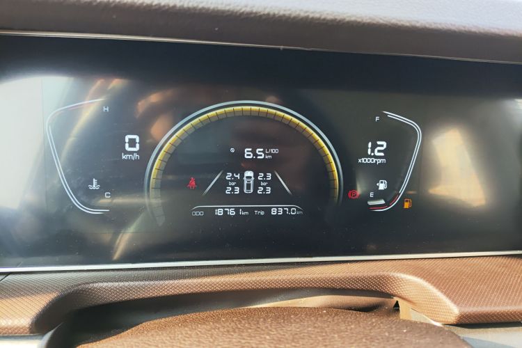 BAW北汽制造 锐胜王牌M7 2023款 1.6L 标轴创富型 7座中控内饰14