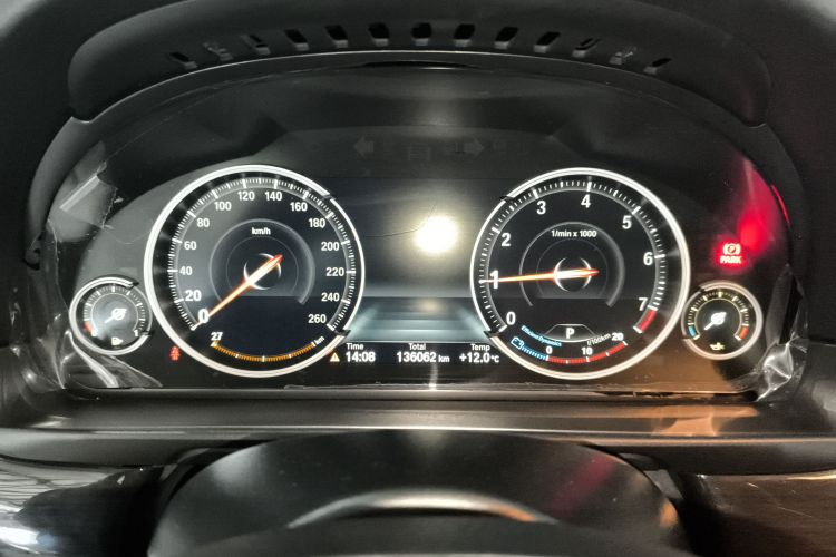 宝马5系 2014款 525Li 豪华设计套装中控内饰14