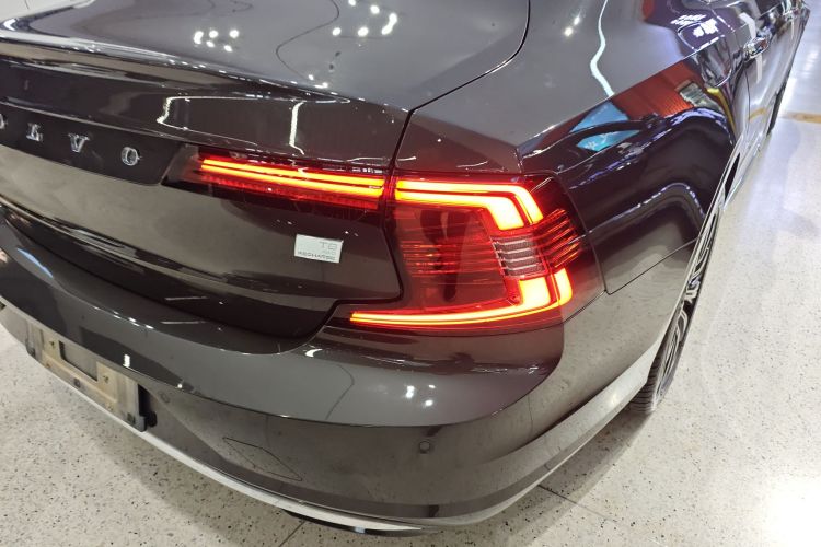 沃尔沃S90新能源 2021款 T8 E驱混动 智雅豪华版车身外观9