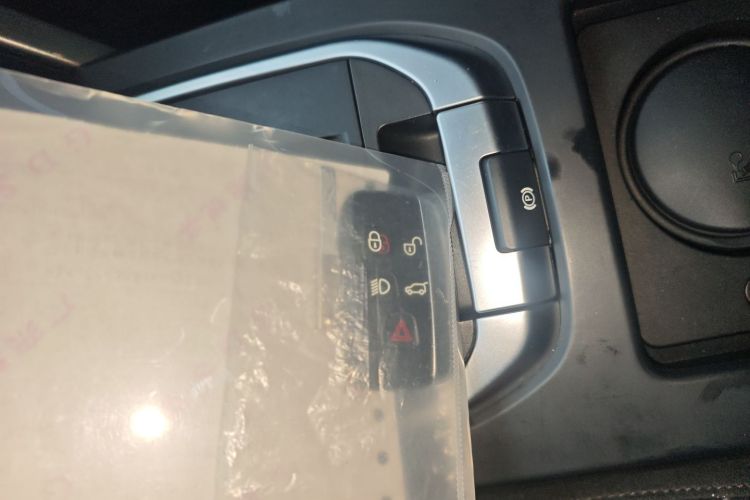 路虎 发现神行 2018款 240PS SE版中控内饰11