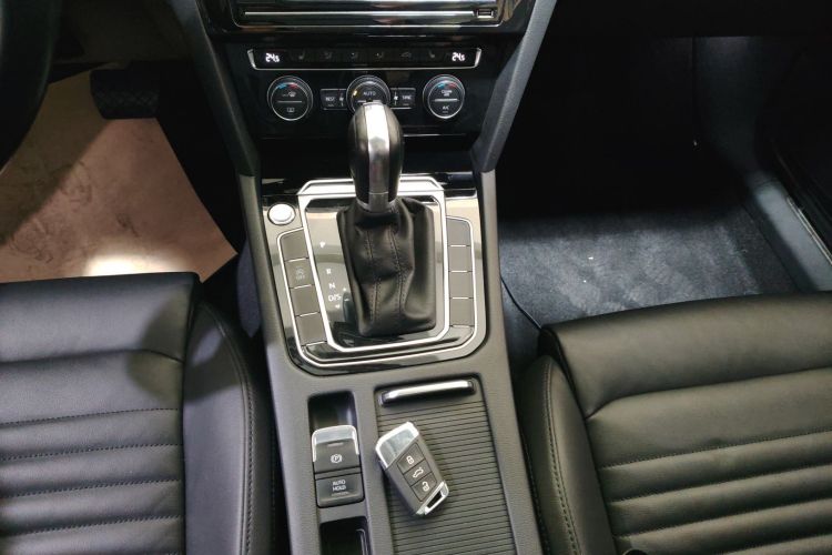 大众 迈腾 2019款 330TSI DSG 豪华型 国VI中控内饰18