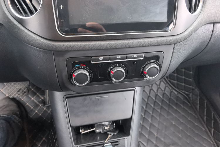 大众 途观 2015款 1.8TSI 自动两驱风尚版中控内饰16