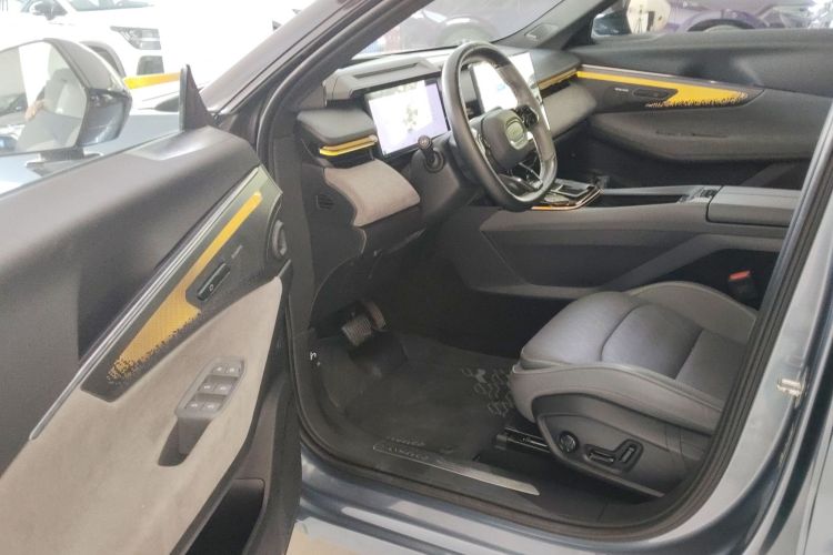 领克08 EM-P 2025款 220km 四驱性能Halo中控内饰20