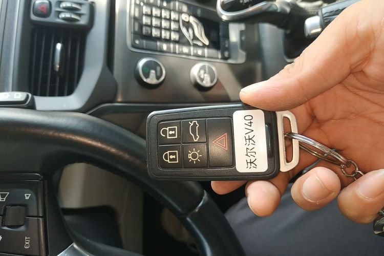 沃尔沃V40 2014款 2.0T 智雅版中控内饰7001