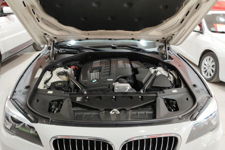 宝马7系 2014款 730Li 臻享型机舱底盘24