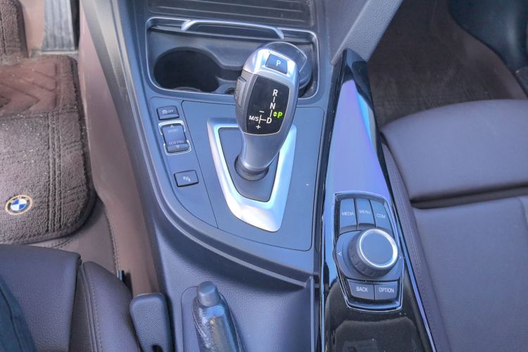 宝马3系 2018款 320Li 时尚型中控内饰18