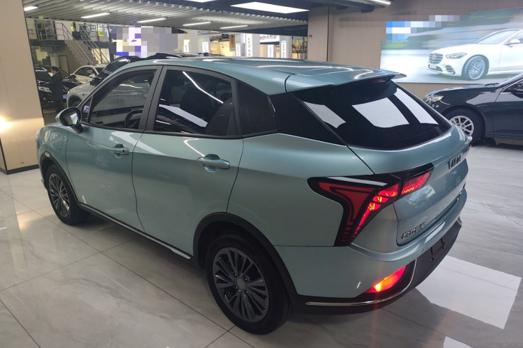 哪吒汽车 哪吒V 2022款 潮 400 Lite车身外观4