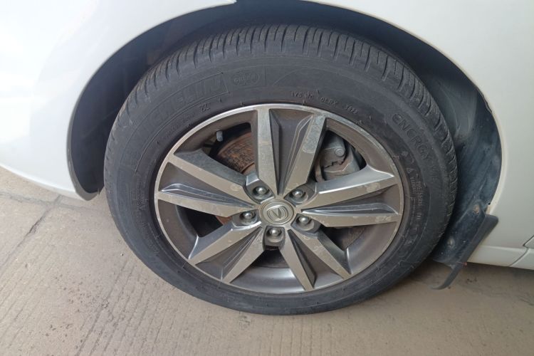 长安 逸动 2016款 1.6L 手动风尚型车身外观35