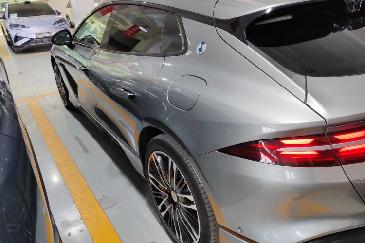 腾势Z9GT 2024款 1100四驱Ultra版车身外观4