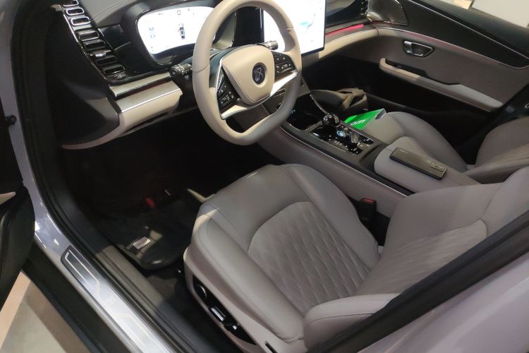 比亚迪 汉 2025款 DM-i 智驾版 125KM激光雷达旗舰型中控内饰19