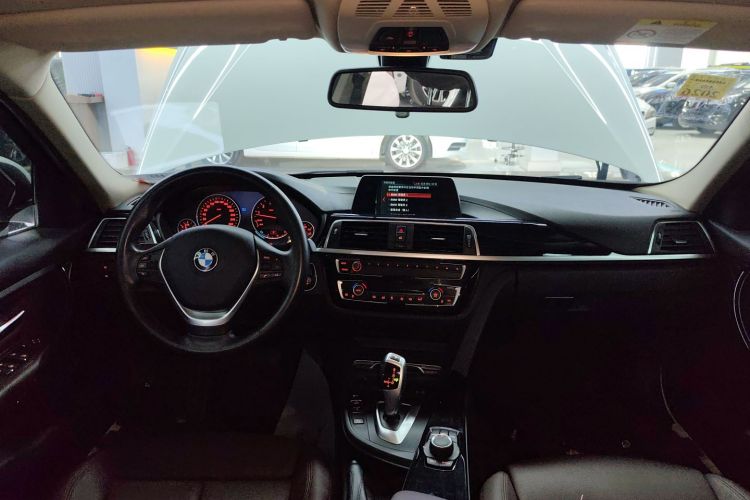 宝马3系 2018款 320Li 时尚型中控内饰12