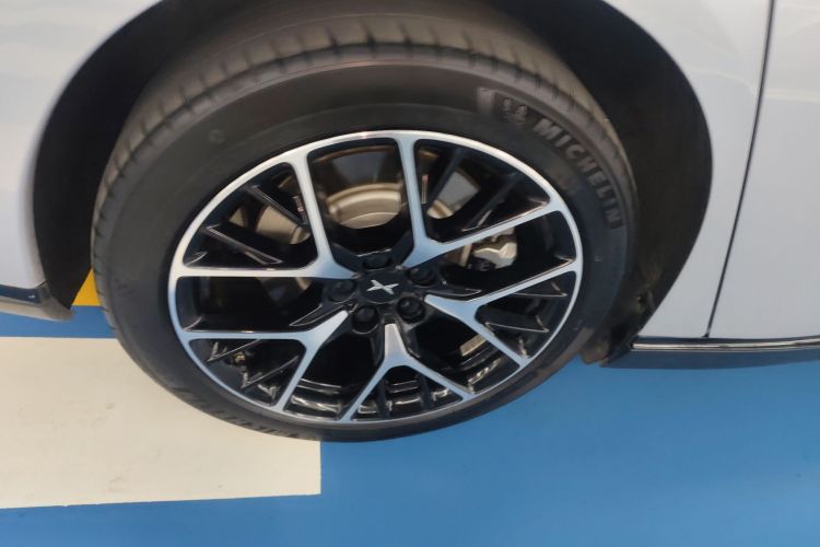 小鹏P7 2023款 P7i 702 Pro车身外观6008