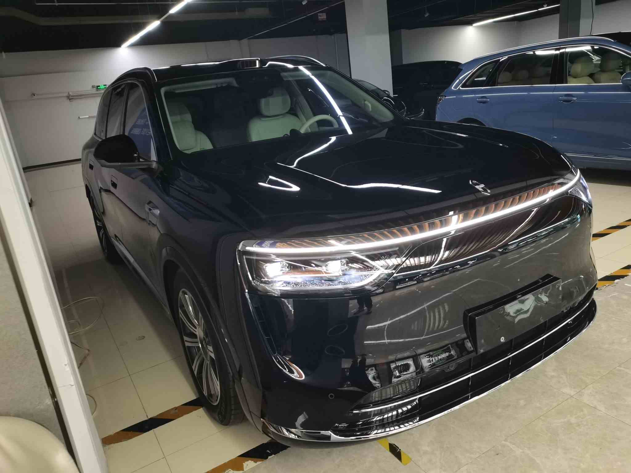 鸿蒙智行 问界M8 2025款 增程 Max+版 53.4kWh 6座版 (192线激光雷达）(5)